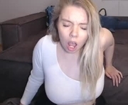 polinajones is a 26 year old female webcam sex model.