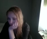 laylla001 is a 19 year old female webcam sex model.