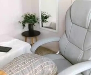 foxy_lexy is a  year old female webcam sex model.