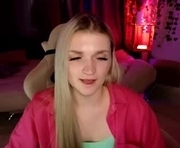 annyhandd is a  year old female webcam sex model.