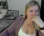 nikaskylink is a 39 year old female webcam sex model.