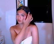 raindrizzle1706 is a  year old female webcam sex model.