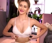 emilyraymont is a 20 year old female webcam sex model.