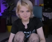 elliemurler is a 25 year old female webcam sex model.