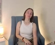 maydaguy is a 19 year old female webcam sex model.