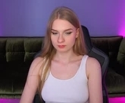 vivianned is a 19 year old female webcam sex model.