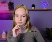 dakota_night_ is a  year old female webcam sex model.