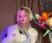 sagerosenblatt is a 18 year old female webcam sex model.