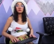 jadde_greyy_ is a 21 year old female webcam sex model.