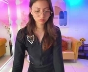 vannia_t18 is a 18 year old female webcam sex model.