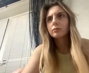 alethapalmerino is a 18 year old female webcam sex model.