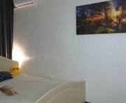 kiki_low is a 19 year old female webcam sex model.