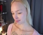 lili_shafer is a 18 year old female webcam sex model.