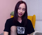 berry_lipsss is a 18 year old female webcam sex model.