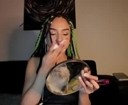 merlynn_ is a 20 year old female webcam sex model.