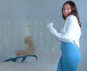 tinkerdinky is a 18 year old female webcam sex model.