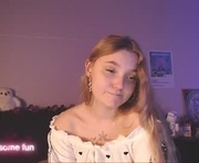 miamiameow is a 18 year old female webcam sex model.