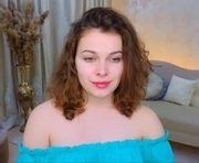 puremindd is a 19 year old female webcam sex model.