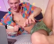 davey_ebash is a 21 year old male webcam sex model.