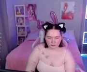 batty_bee is a 18 year old female webcam sex model.