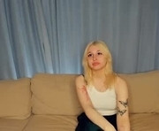 nice_effect is a 18 year old female webcam sex model.