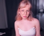 zarazen_ is a 18 year old female webcam sex model.
