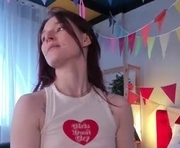 lonelyteaser is a 18 year old female webcam sex model.
