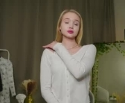 odiliahamm is a 18 year old female webcam sex model.
