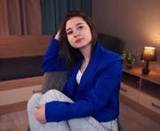 accahanners is a 18 year old female webcam sex model.