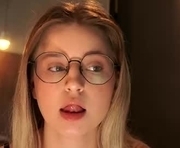zegoi is a 18 year old female webcam sex model.