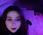 aliciamoon_ is a 18 year old female webcam sex model.