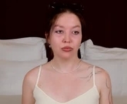 vanessafields is a 19 year old female webcam sex model.