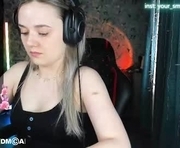 your_small_bunny is a 19 year old female webcam sex model.