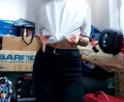 yanverfaille is a 18 year old female webcam sex model.