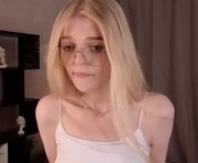 _luckybet_ is a 18 year old female webcam sex model.