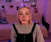 zairasmith is a 23 year old female webcam sex model.