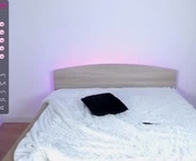 ewagreen is a 18 year old female webcam sex model.