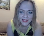 yourxqueen is a 35 year old female webcam sex model.