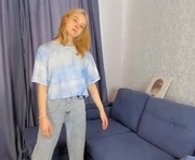aracrosier is a 18 year old female webcam sex model.
