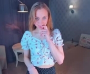 petulaheming is a 18 year old female webcam sex model.