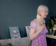 willadace is a 18 year old female webcam sex model.