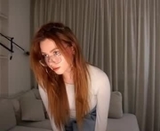 who_s_there is a 18 year old female webcam sex model.