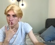 oliver_starboy is a 18 year old male webcam sex model.