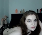sloomonata is a 19 year old female webcam sex model.