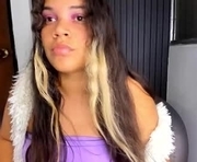 zafiro_00 is a  year old female webcam sex model.