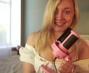 odelynbrower is a 19 year old female webcam sex model.