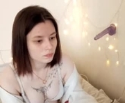 style_bliss is a 18 year old female webcam sex model.