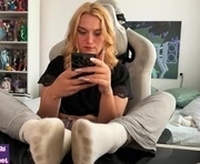 strupedsunicorns is a 25 year old female webcam sex model.