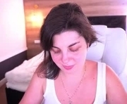 mirandawarm is a 32 year old female webcam sex model.