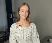 alicemelison is a 18 year old female webcam sex model.
